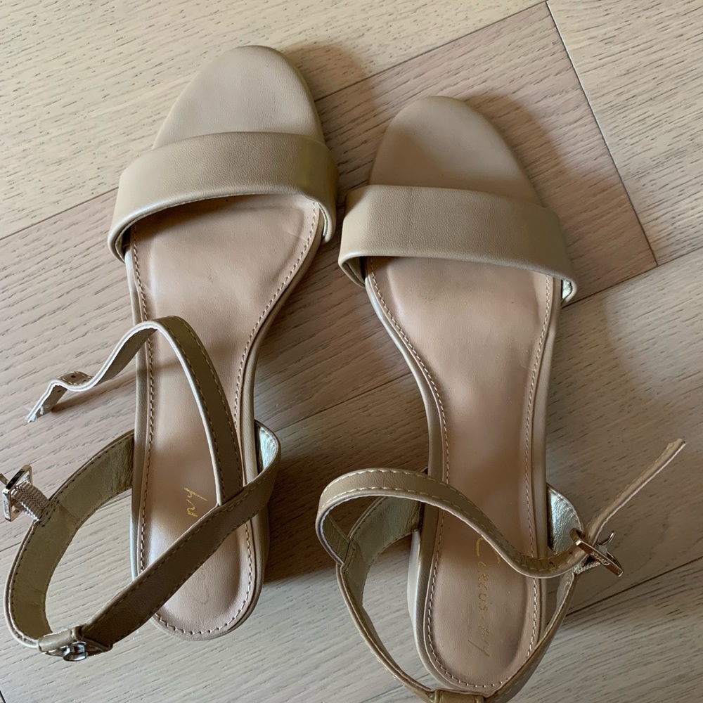 Circus by Sam Edelman low heeled sandal Ibis dark camel 6.5